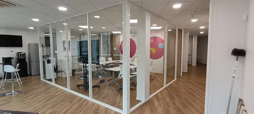 Image actuelle : "🪟🧽🧼 Professionnels du nettoyage de vitres à votre service ! 🪟🧼🧽"